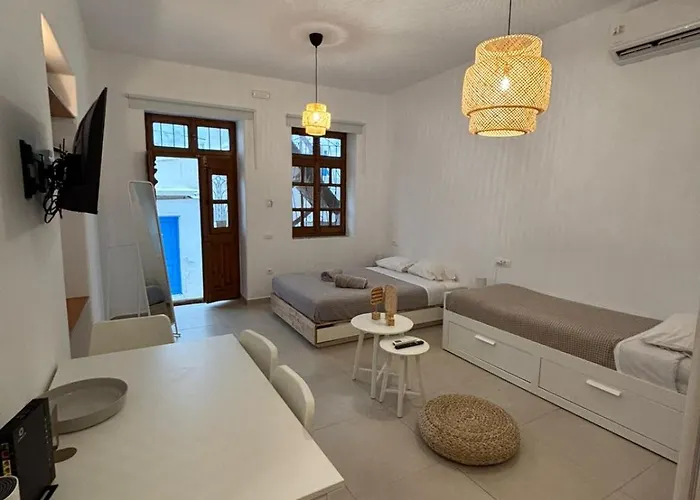 Elenitas Flat, Steps To The Windmills & Fabrika