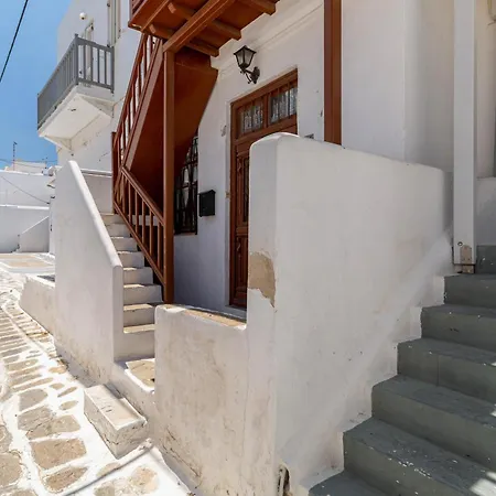 Elenitas Flat, Steps To The Windmills & Fabrika Semesterbostad