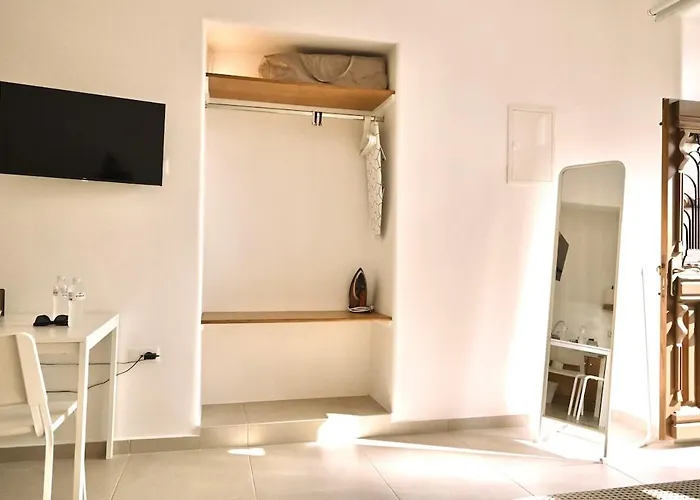 Holiday home Elenitas Flat, Steps To The Windmills & Fabrika *