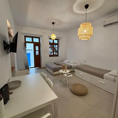 Elenitas Flat, Steps To The Windmills & Fabrika